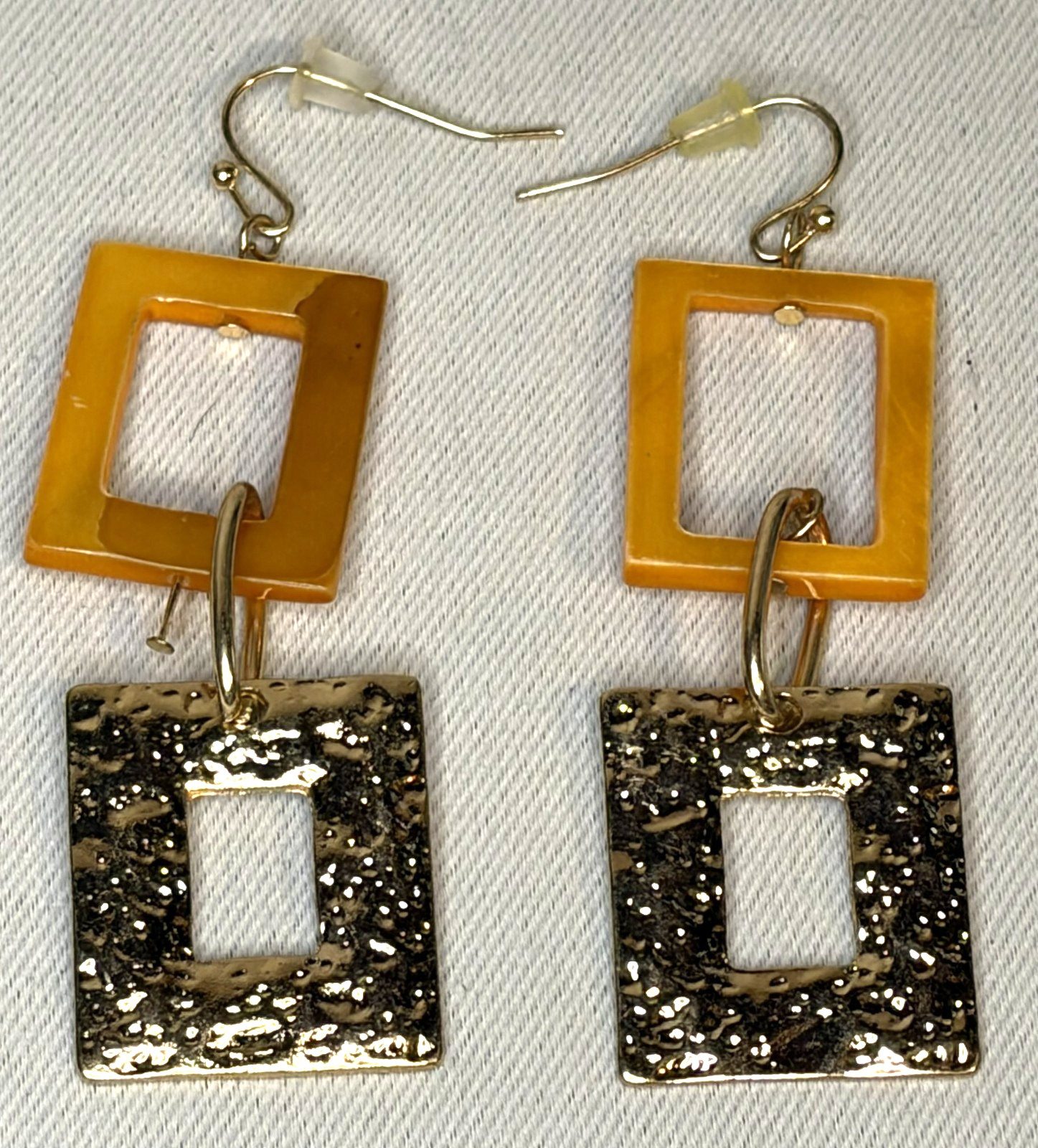 Vintage Retro Mustard Yellow Lucite & Hammered Gold Tone Square Dangle Earrings