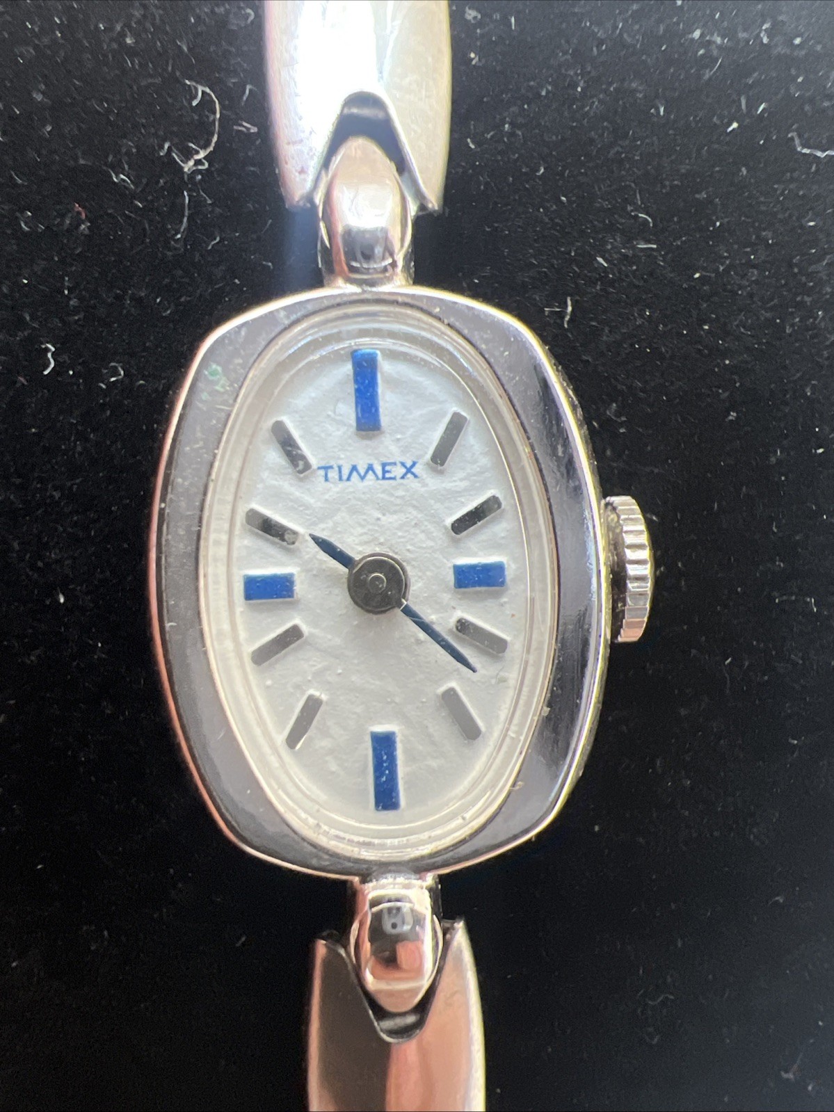 Vintage Women’s Timex 17 Jewel Blue Indices Manual Wind Watch Runs