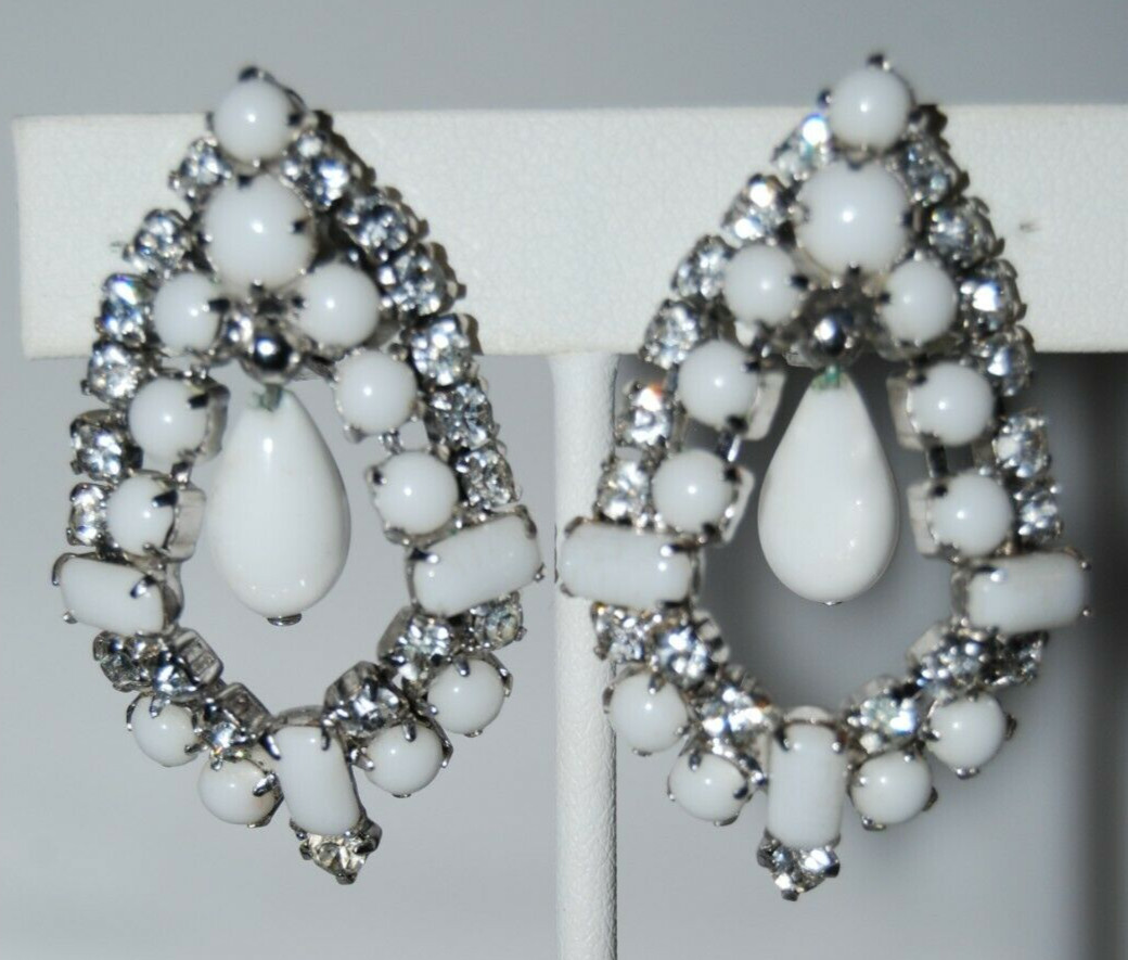 ELEGANT VTG RHINESTONE COUTURE WHITE CABOCHONS RHINESTONES DANGLE CLIP EARRINGS