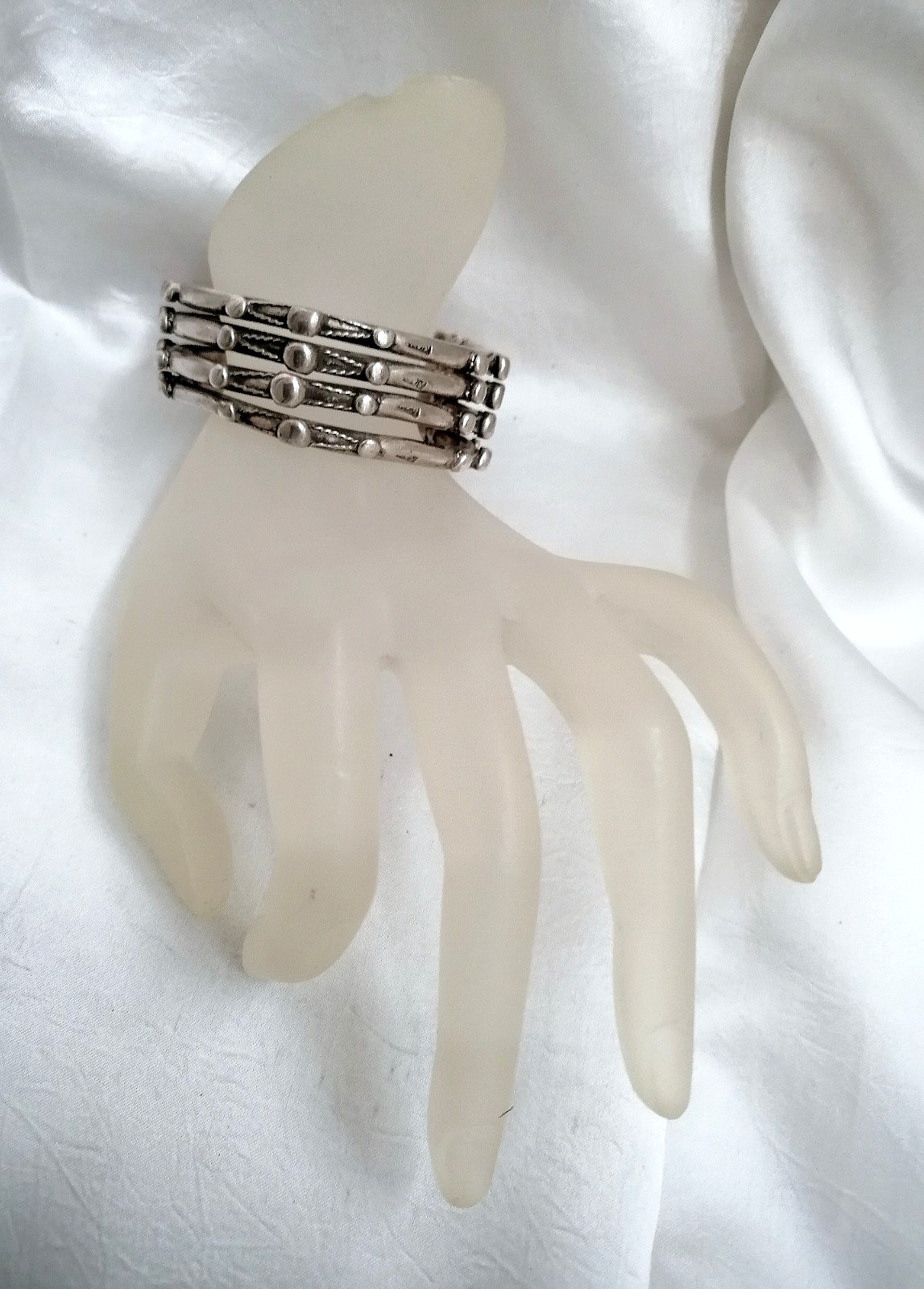 ANTIQUE SPECTACULAR ETHNIC HORSESHOE BRACELET ASHLAR, NUBIA, 1900.