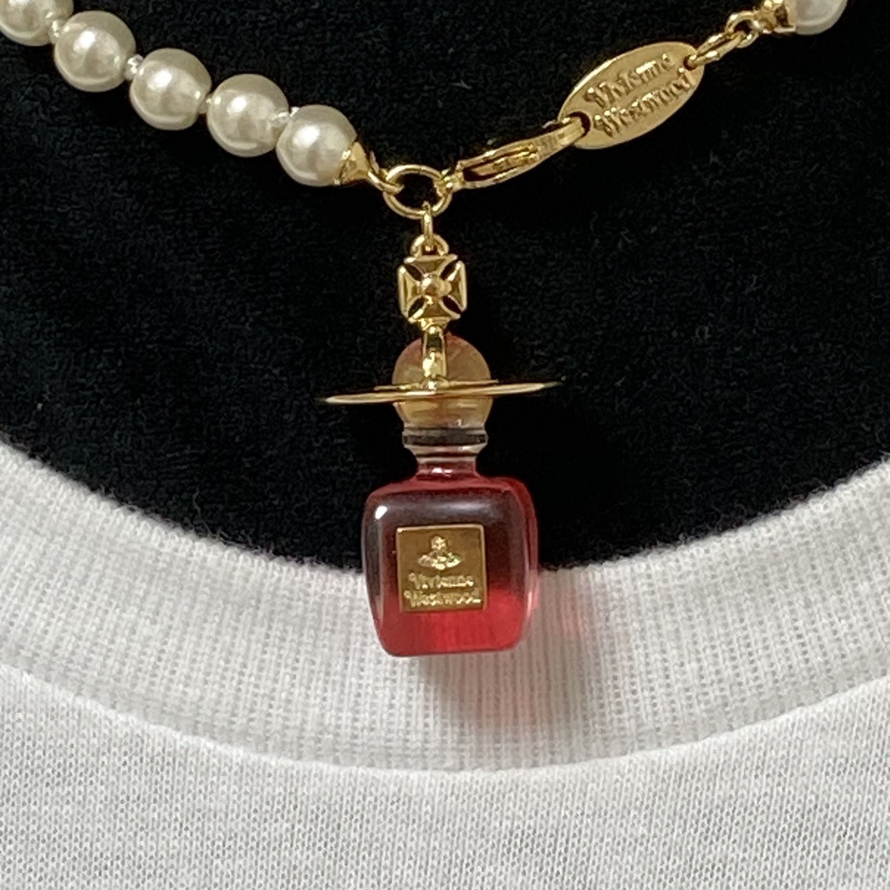 Vivienne Necklace Pearl Perfume Bottle Choker Gold Red Pouch IN BOX