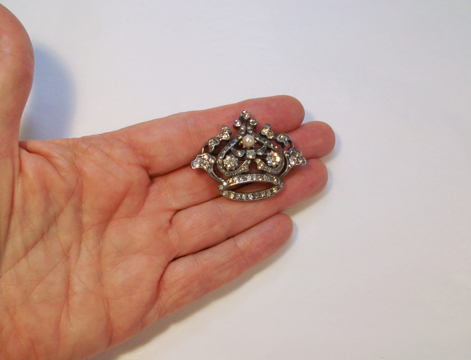 Vintage Signed HOBE’ Rhinestone & Faux Pearl CROWN Brooch Pin
