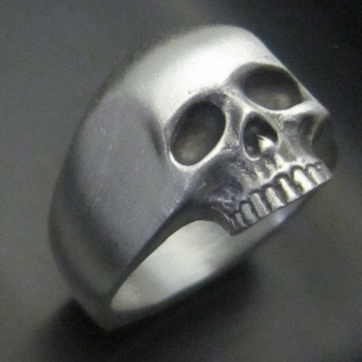 MJG STERLING SILVER KR SKULL RING. SMALL. SZ 10. 18 GRAMS. KEITH.