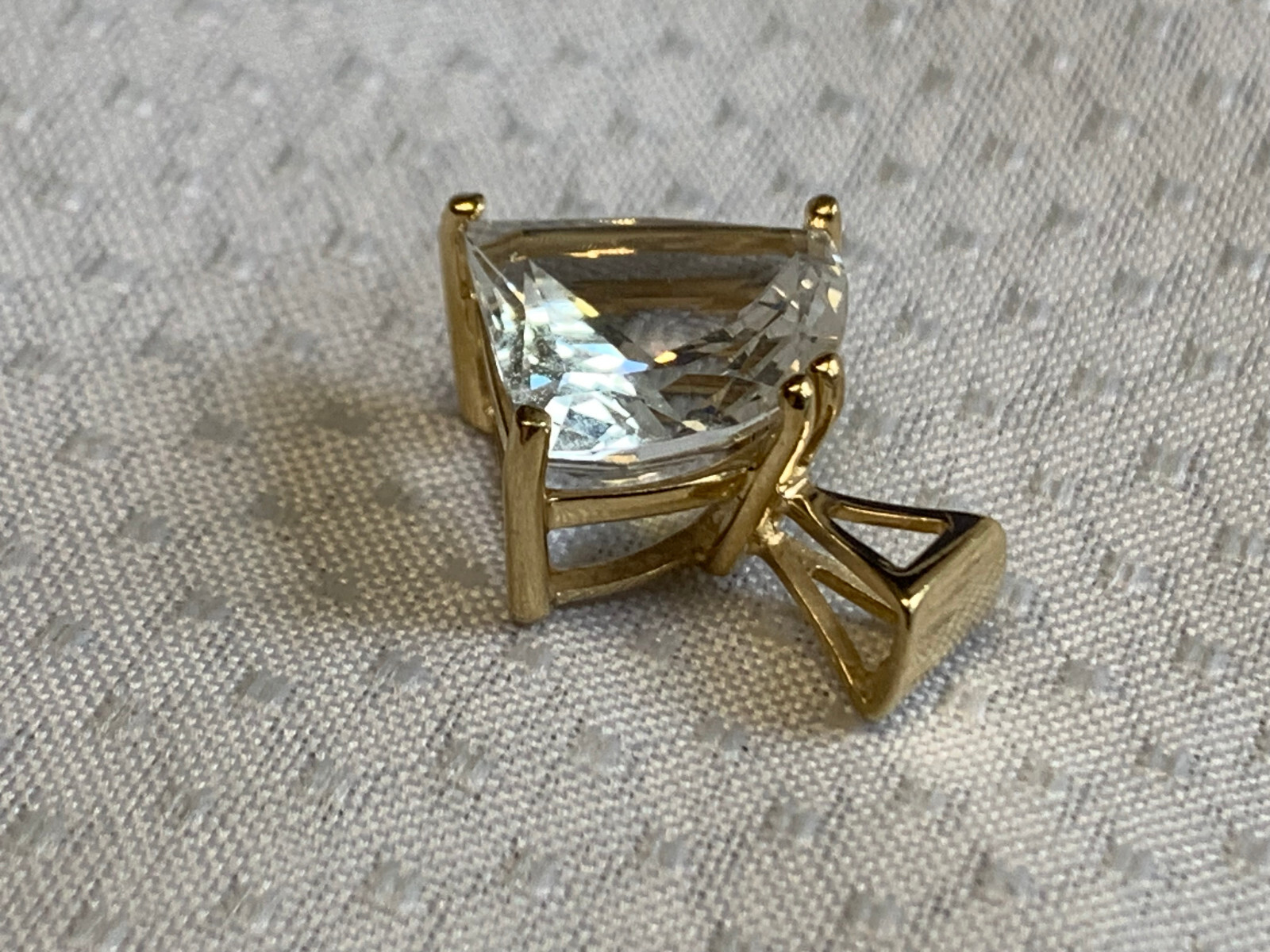 14K Yellow Gold Pendant 3.17g Fine Jewelry Clear Trilliant Stone Charm *READ*