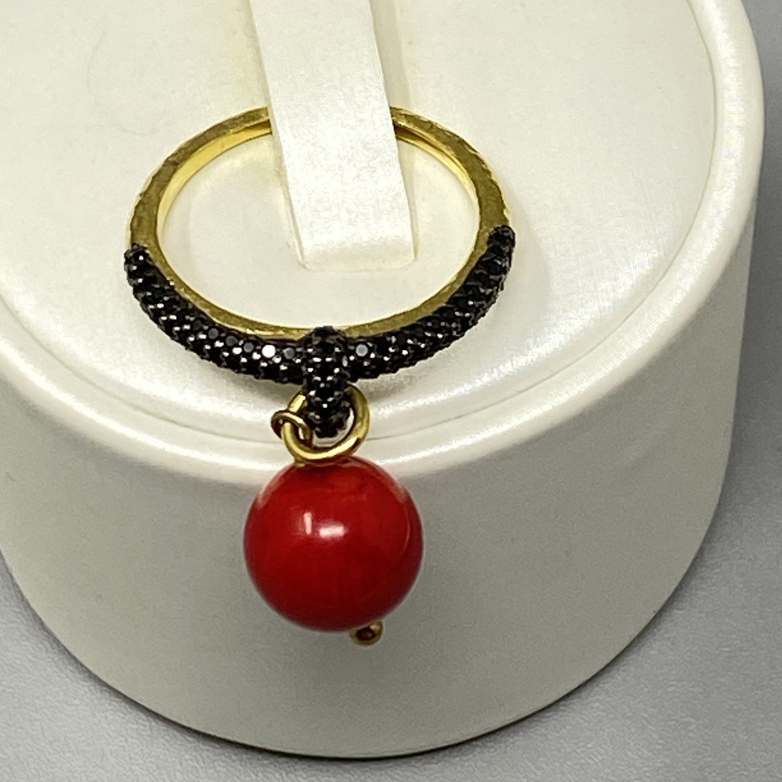 Dangle Bead Cocktail Ring Red Glass Charm Black Gold Tone Metal Band 8