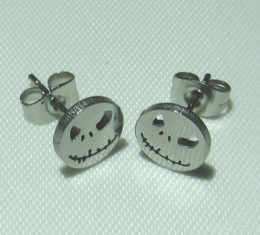 NIGHTMARE BEFORE CHRISTMAS JACK CUTOUT SILVERTONE STUD EARINGS APPROX. 1/4″