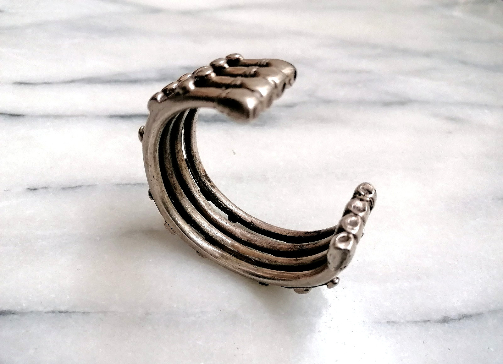 ANTIQUE SPECTACULAR ETHNIC HORSESHOE BRACELET ASHLAR, NUBIA, 1900.