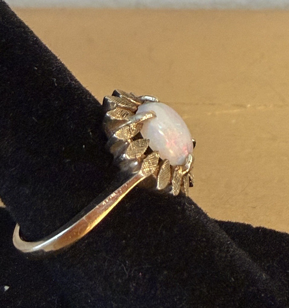 Vintage 14k Opal Ring Surrounded By Gold Leaves