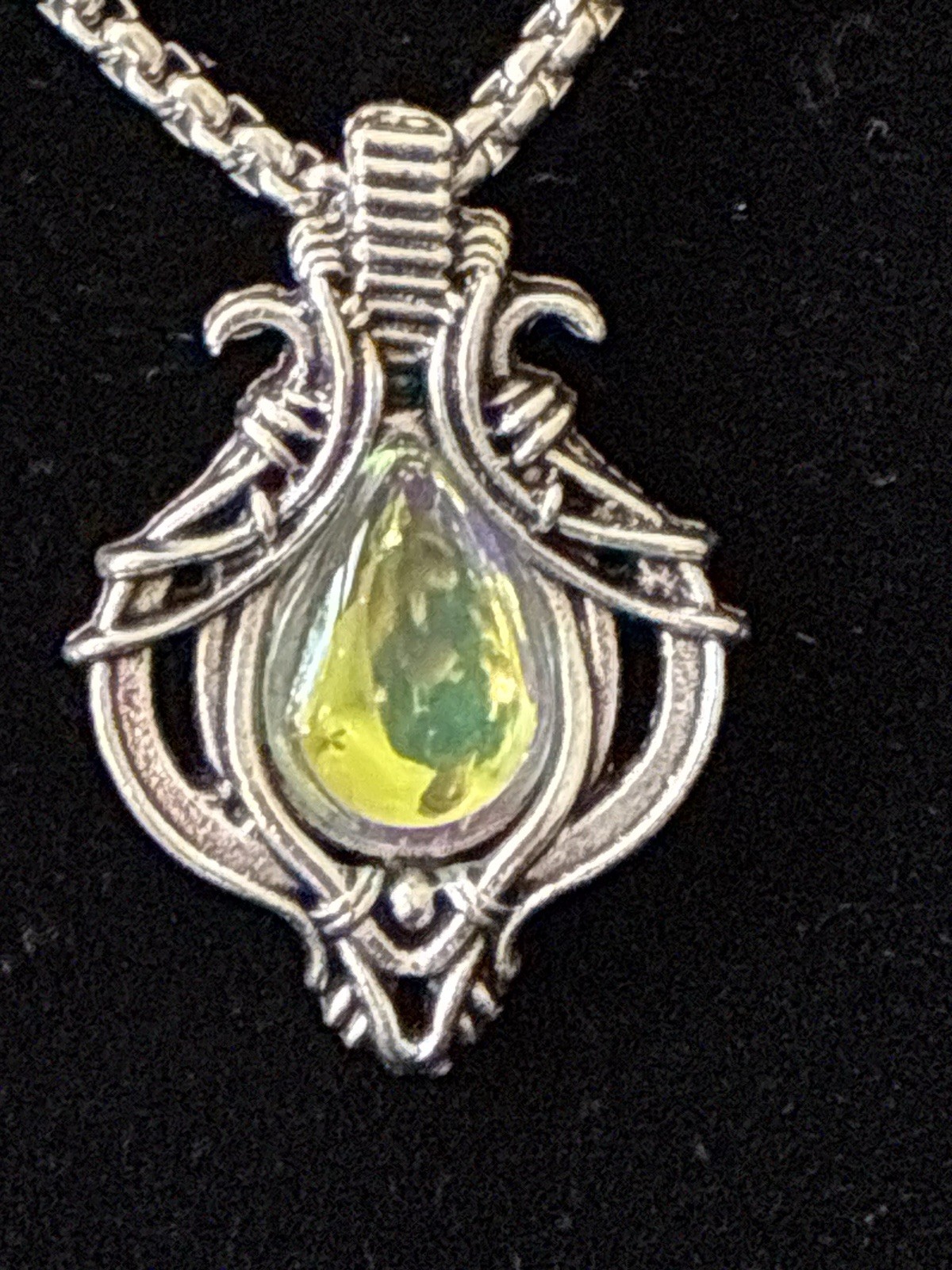 Silver Tone Rope Chain Necklace Green Teardrop Crystal Pendant Art Nouveau