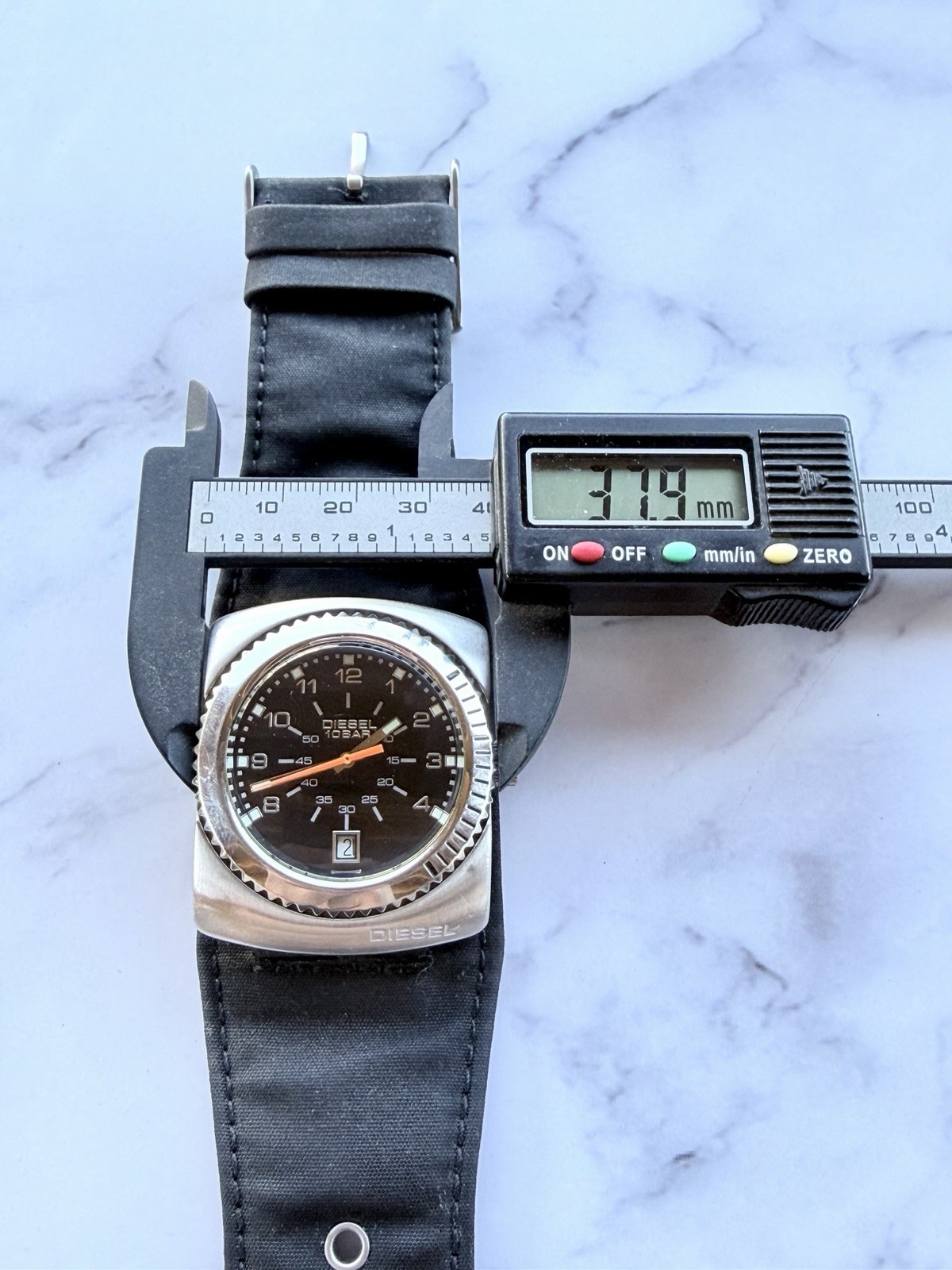 Diesel DZ2048 Men’s Watch Vintage Y2K Oversized Black Dial Quartz Wristwatch
