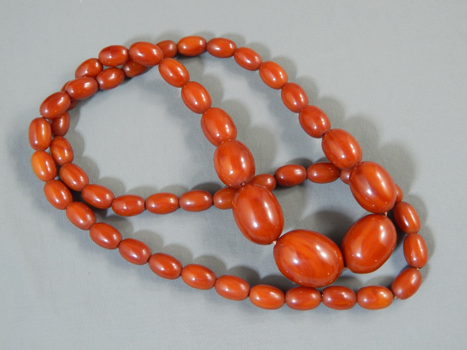 Vintage Marbled Butterscotch Egg Yolk Bakelite Olive Bead Necklace 24″ ~ 46g