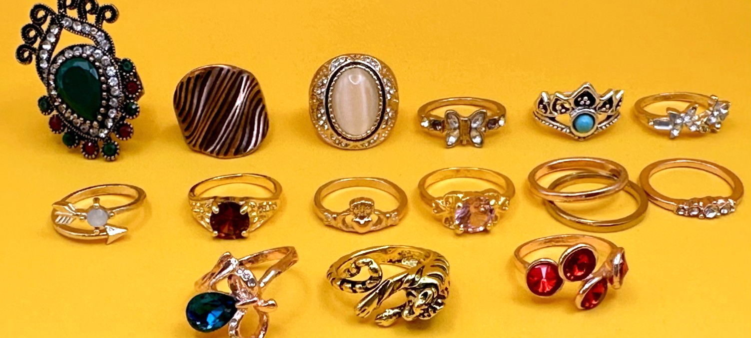 Lot 18 Fashion Rings Sizes 6 to 6.5 Including 1 Signed Premier Design R-55