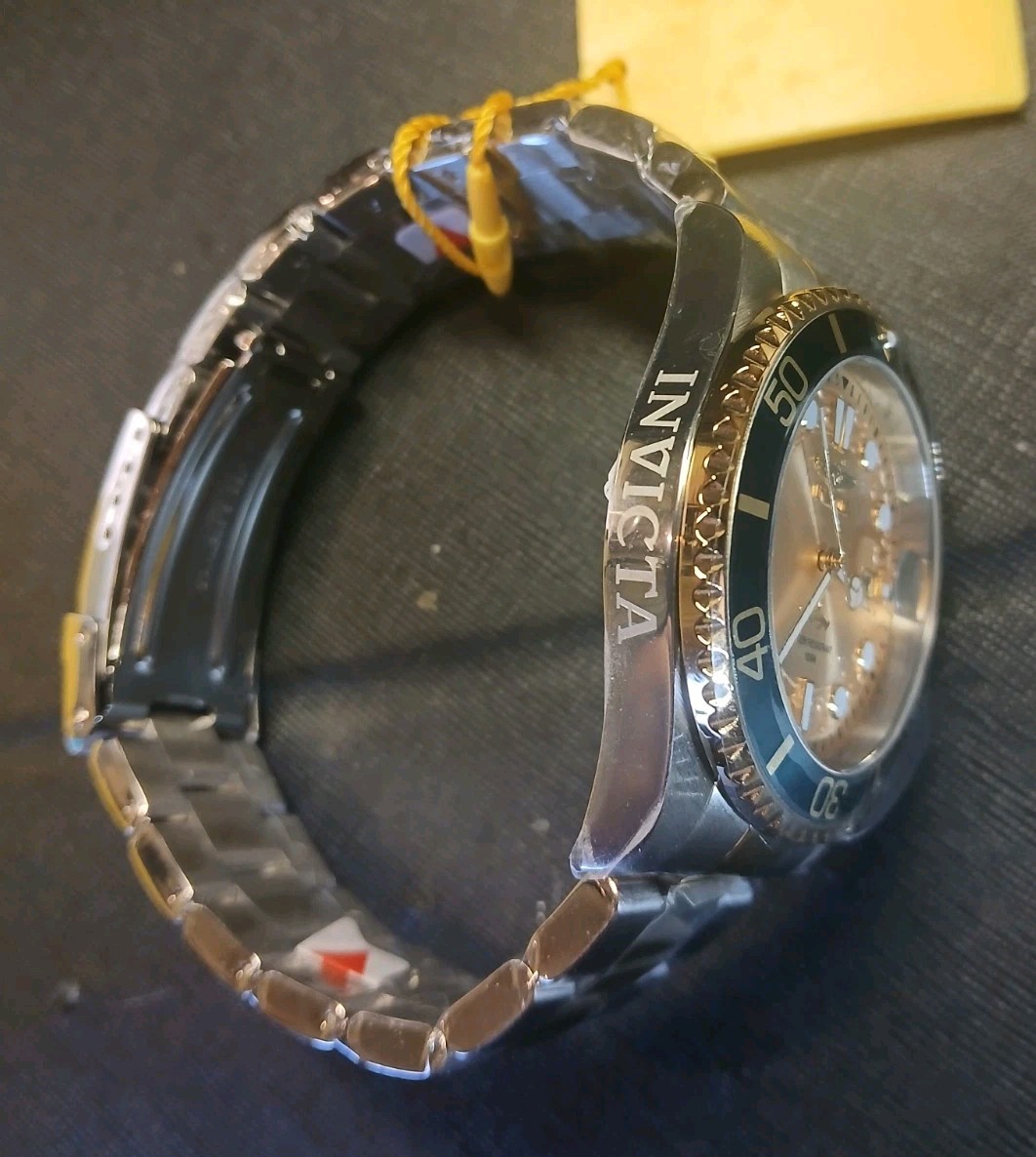 Men’s Watch. Brand New Invicta Pro Diver Current wave. 2-Tone Band. 43mm. #30022