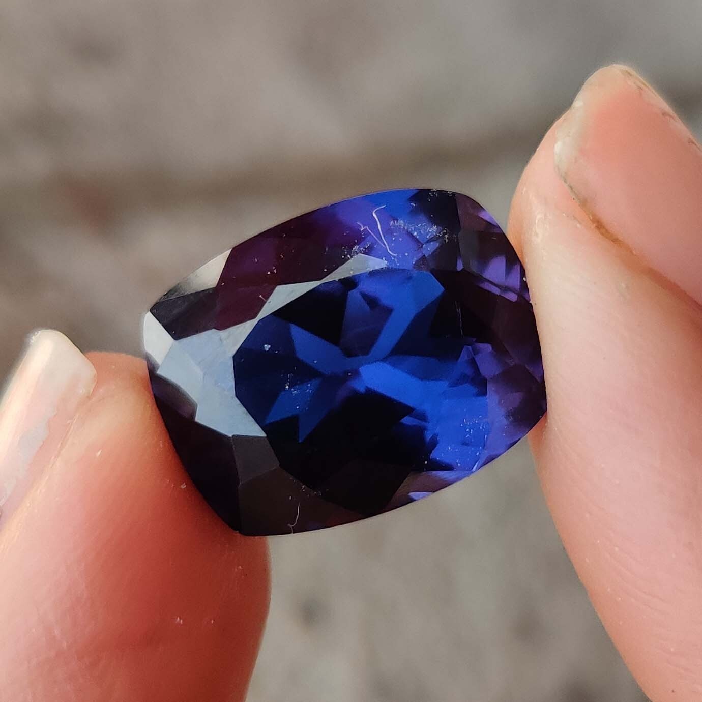 Certified 13.40 Ct Natural Madagascar Blue Sapphire Unheated Gemstones VVS