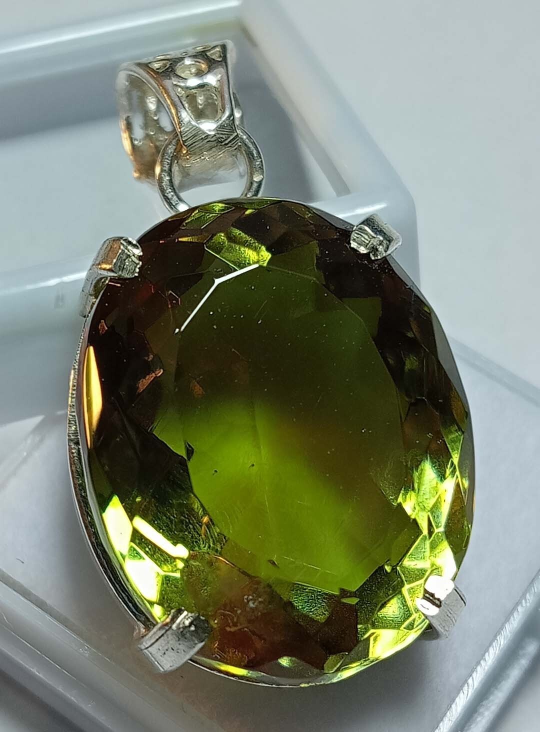 Alexandrite Colour Change Oval Cut Pendant 62.35 Ct Natural Gemstone Certified