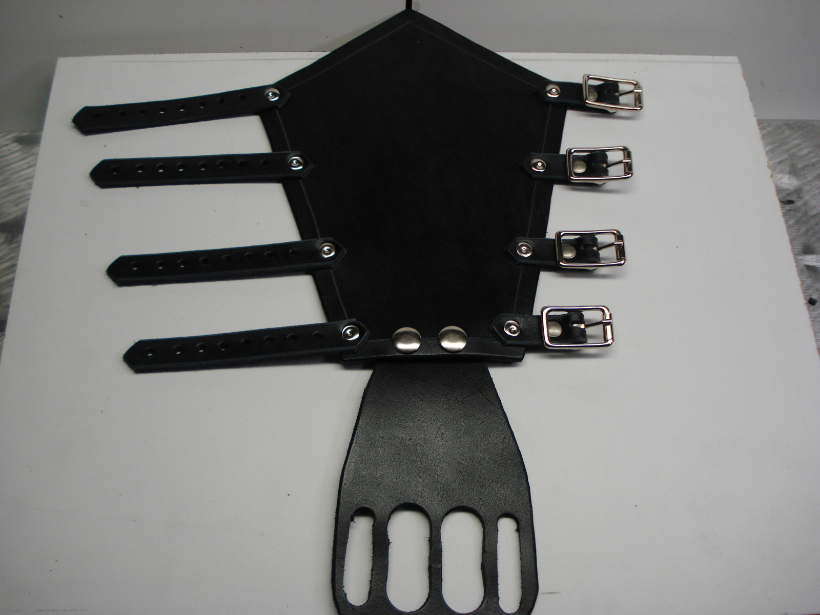 UNISEX PAIN LEATHER GAUNTLETS AND FIST. THRASH METAL…(MDLUG0272)….OVERDOSE’S