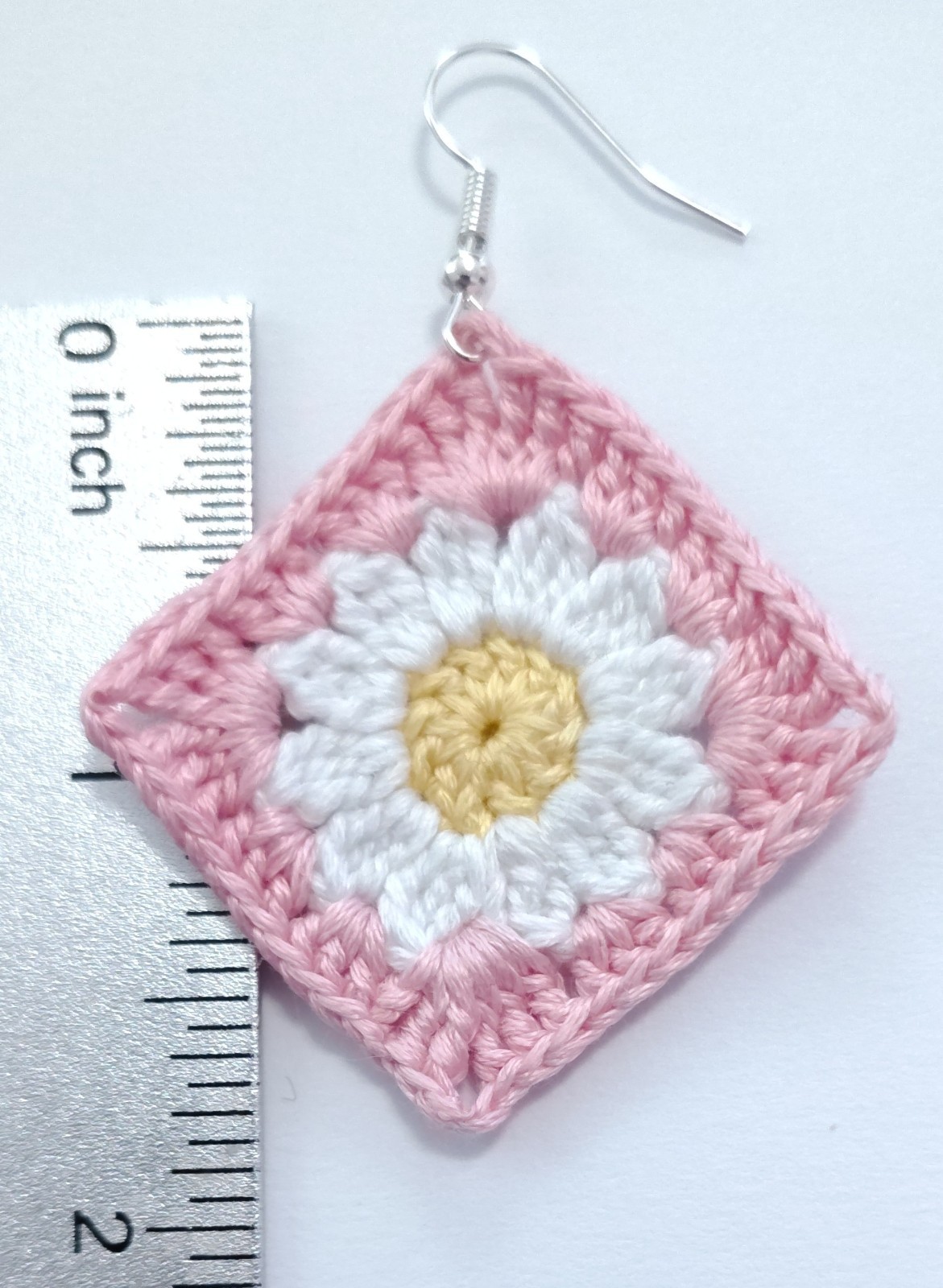 Crochet Daisy Earrings (Light Pink)