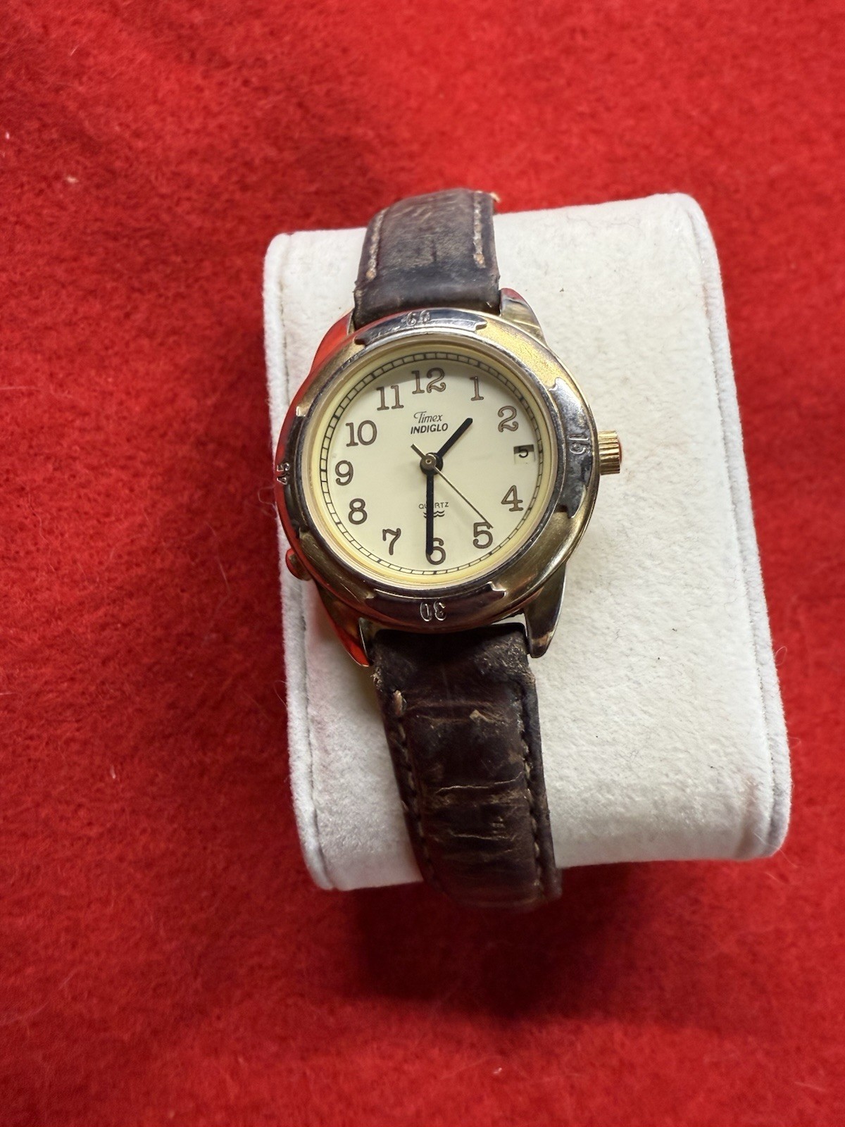 Women Vintage Timex Watch Easy Reader Indiglo Brown Band Gold Case Beige Face