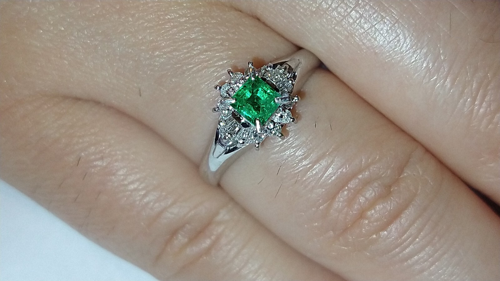 Solid platinum 0.57 carat natural emerald diamond ring 4.5 grams – pt900