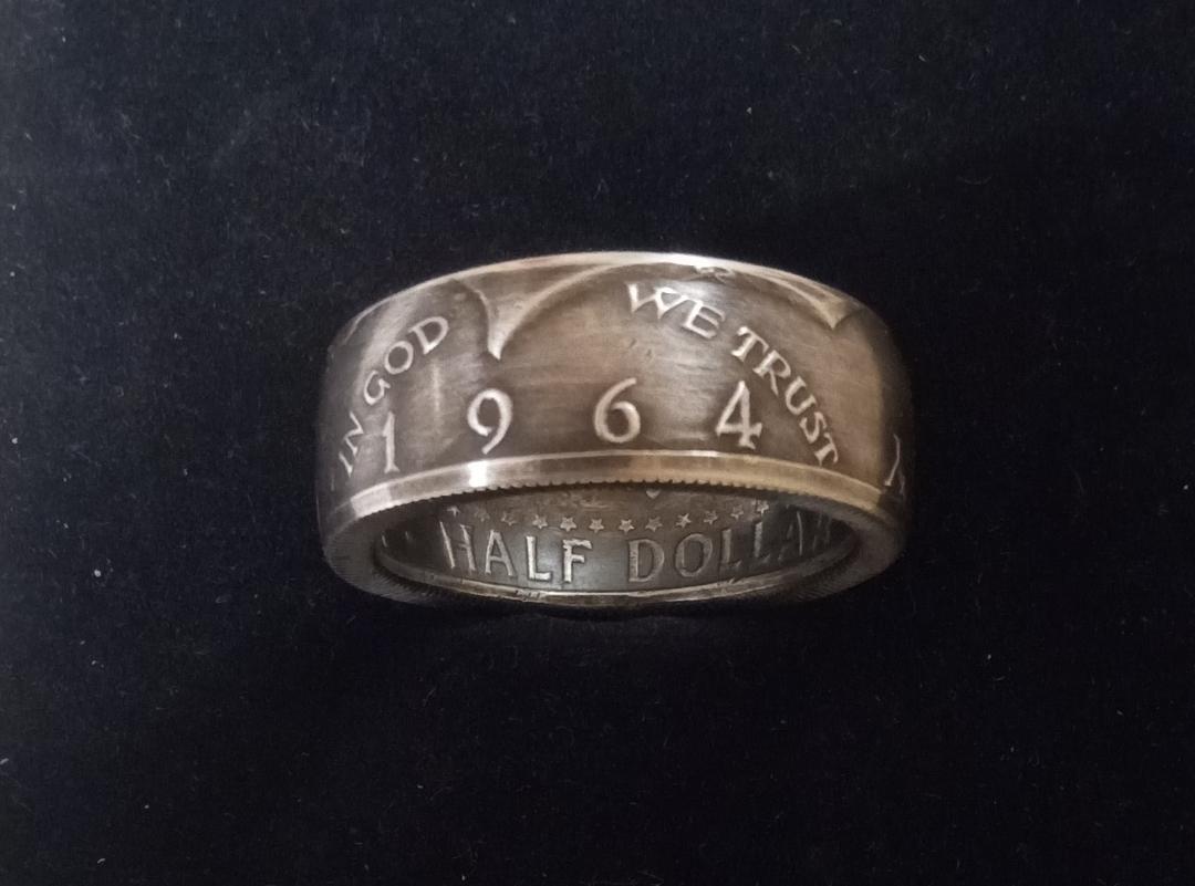 1964 KENNEDY HALF DOLLAR COIN RING. SIZES 9 TO 14. 90% SILVER.