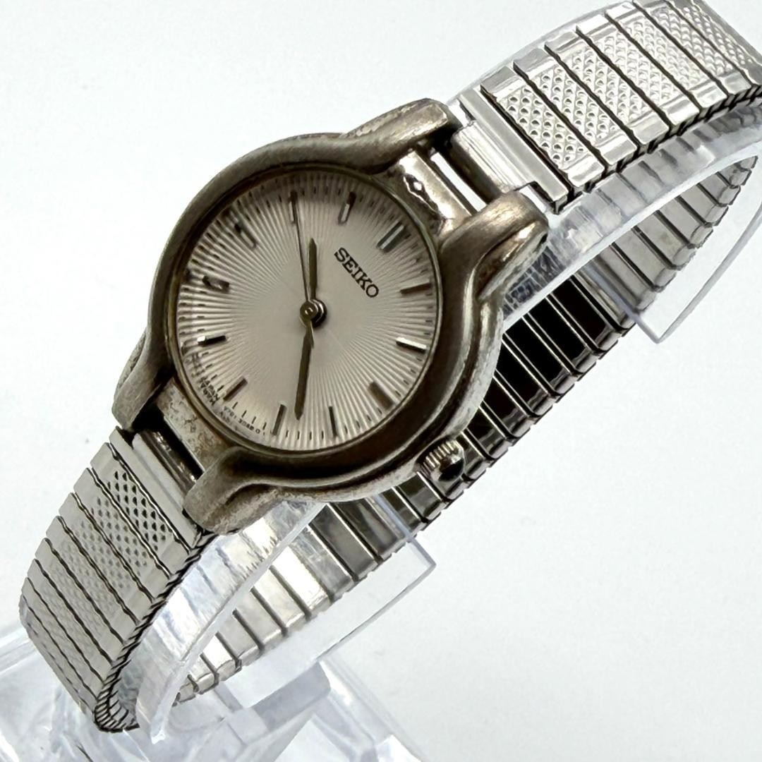 Vintage Seiko round watch, new battery, bellows movement, women’s, working.
