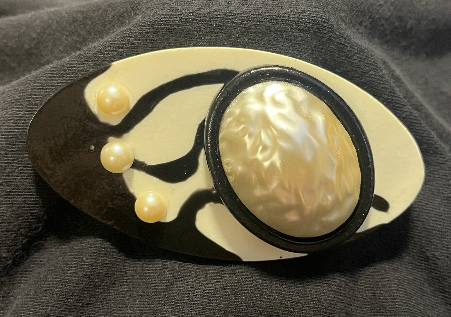 Vintage Oval Black & Cream Brooch Pin – Resin & Faux Pearl