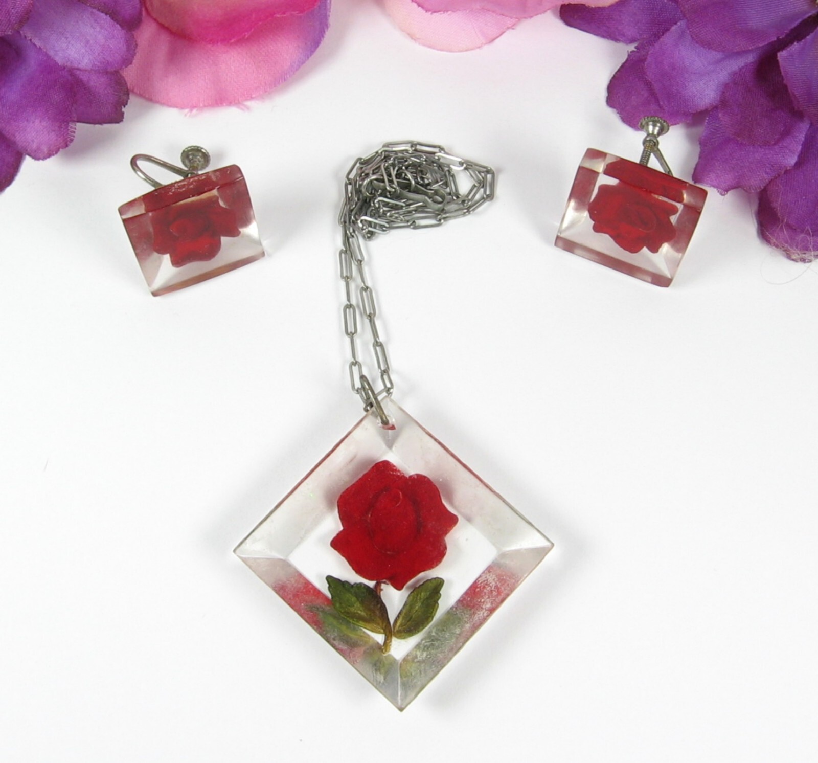 LUCITE Red ROSE NECKLACE & EARRINGS Vintage Set Screw Back Silvertone Chain 16″