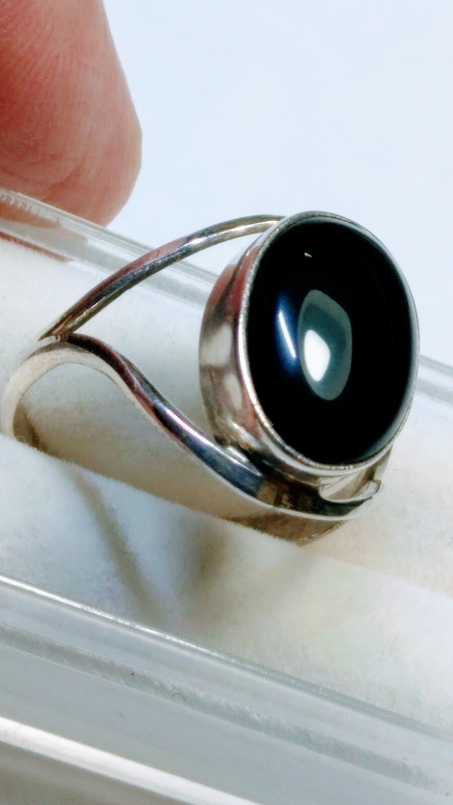 APPEALING STERLING SILVER .925 WITH BLACK ONYX RING IN SIZE 8.75-9.0!
