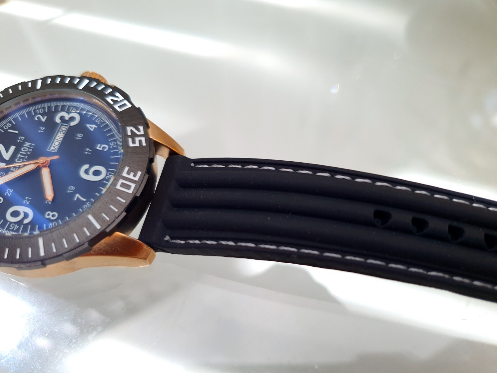 New Kenneth Cole mens watch Day&Date Easy to read black silicone. Gift for Him