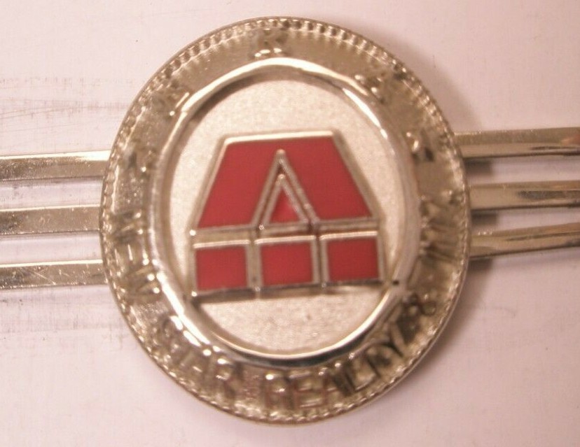ERA New Star Realty & Investment Vintage Tie Bar Clip w/chain