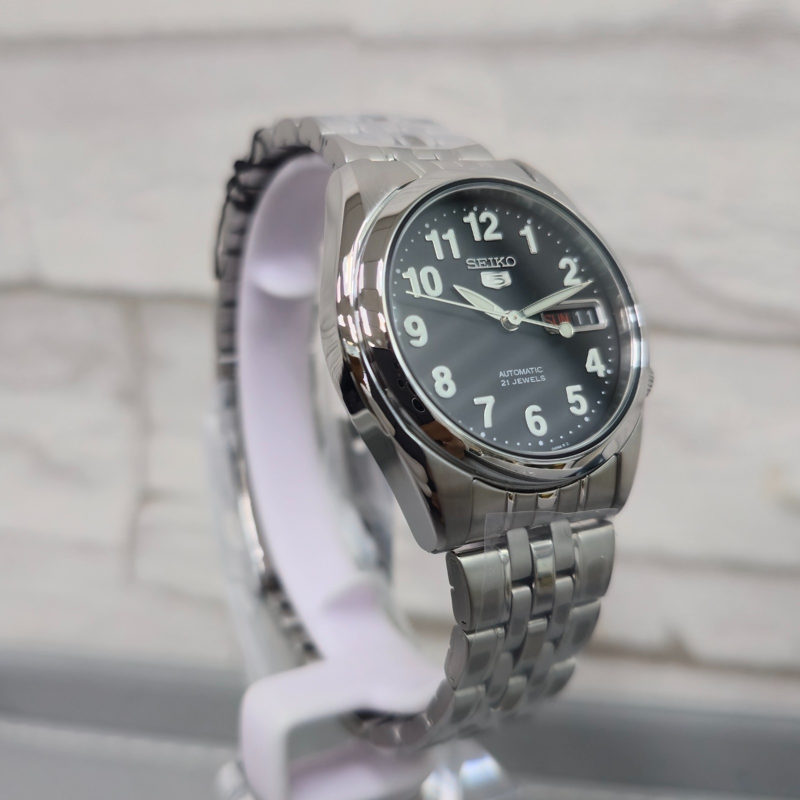 Seiko 5 SNK381K1 21 Jewels Black Dial 37mm Stainless Steel New Men’s Watch