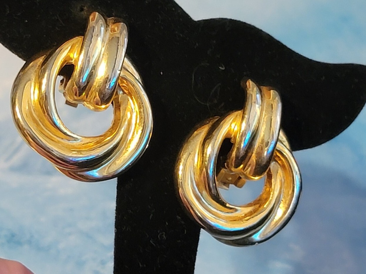 Vintage 1980s Gold-tone Clip-on Dangle Earrings 1.5″ Doorknockers Chunky gc20