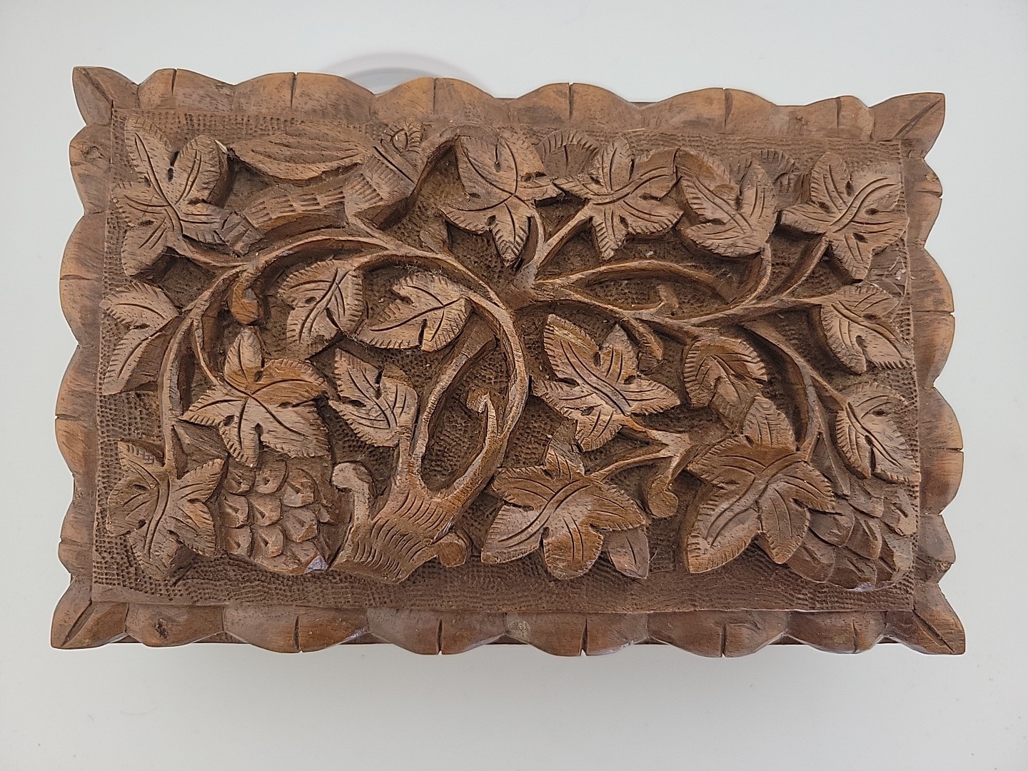 Hand Carved Kashmiri Walnut Wood Jewelry Box with Removeable Tray Signed 8.5×5.5