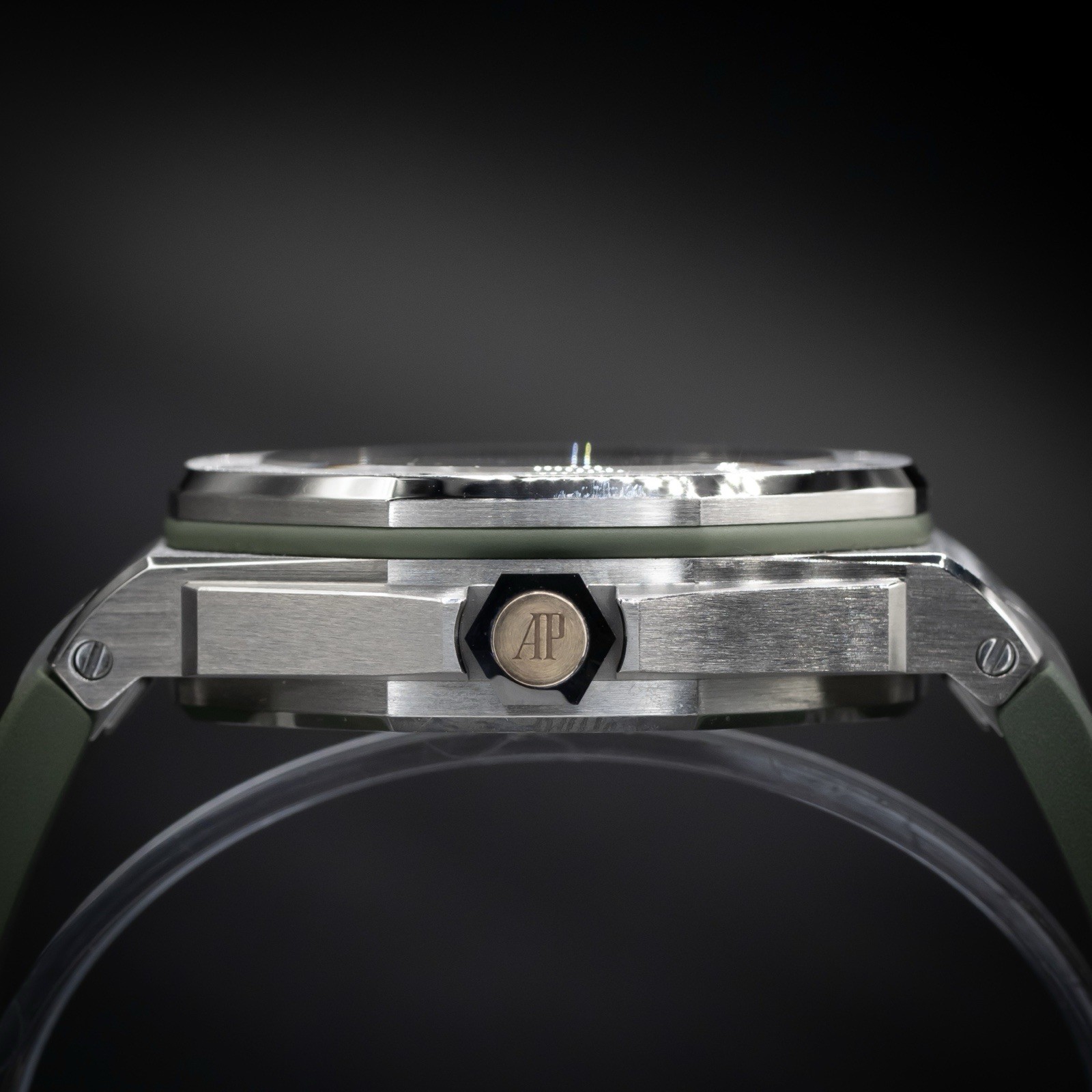 AUDEMARS PIGUET Royal Oak Offshore “Khaki” Diver 42 | Ref. 15720ST | Full Set