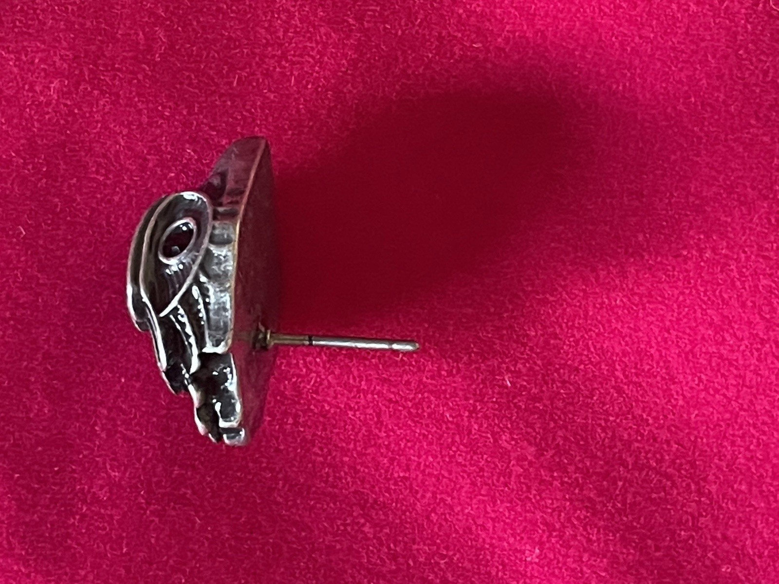 KURT GEIGER LONDON GUNMETAL EAGLE HEAD STUD EARRINGS PAVE CRYSTALS 0,75”