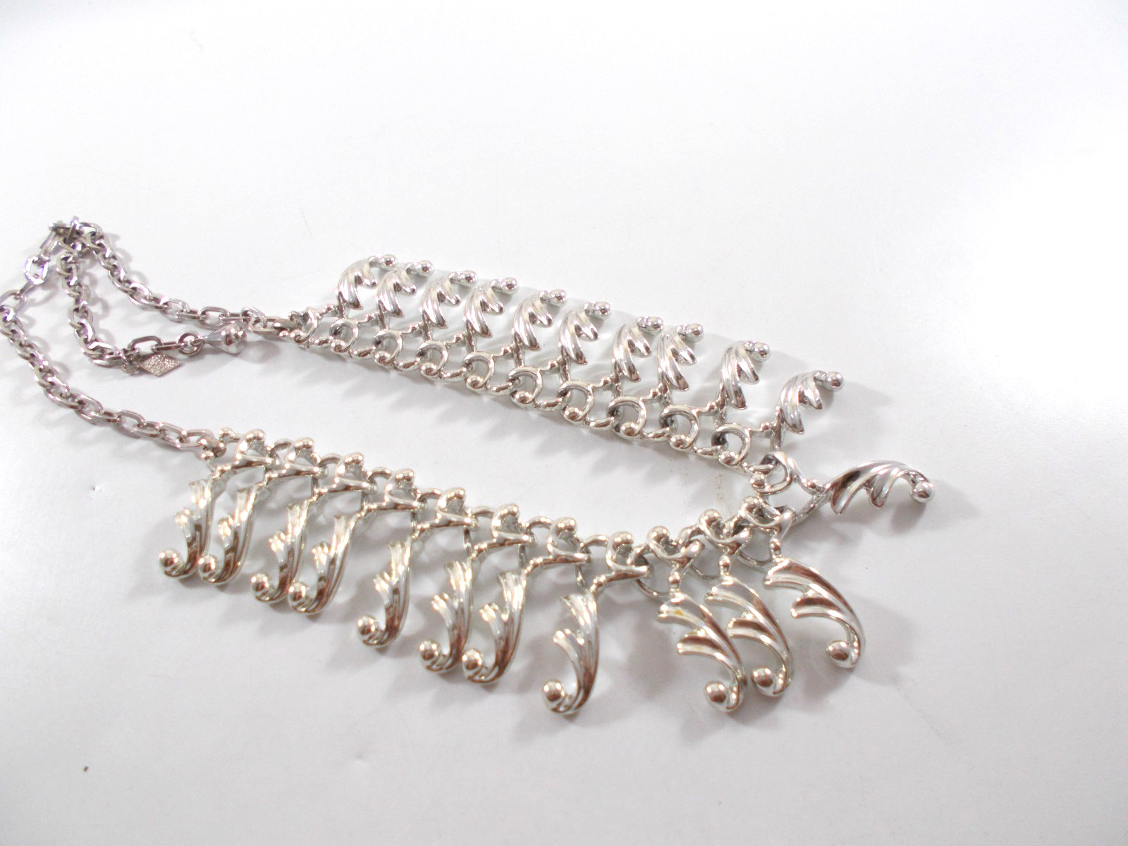 VTG 1960’s Sarah Coventry Fancy Free Silver Tone Fringe Choker Necklace