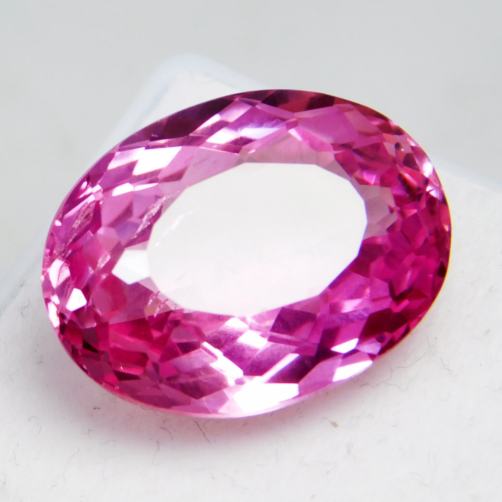 IGL CERTIFIED 18.70 ct IF Oval Natural Vivid Pink Sapphire – Unheated Gemstone
