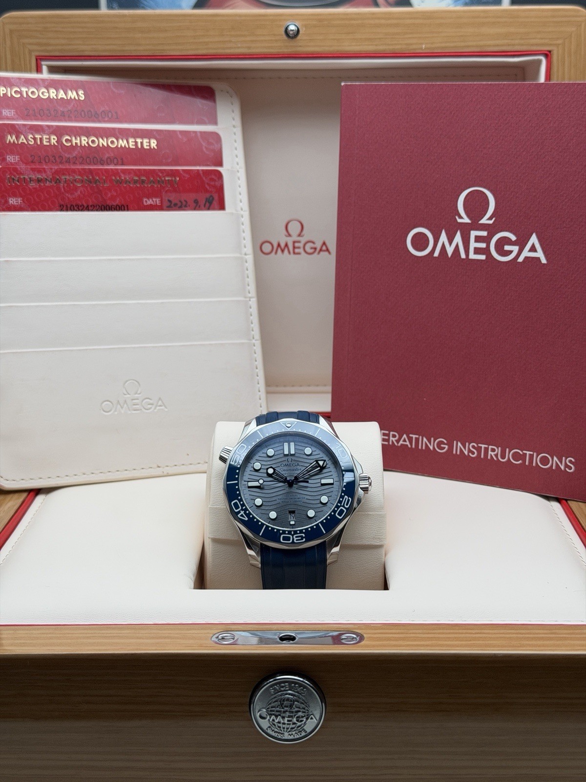 OMEGA Seamaster Diver 300M Grey Dial Blue Bezel 210.32.42.20.06.001 – FULL SET