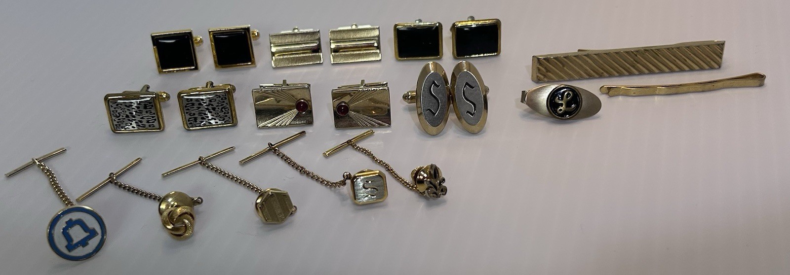 Men’s vintage lot Cufflinks Tie Bar & Tie Pins Gold/Silver