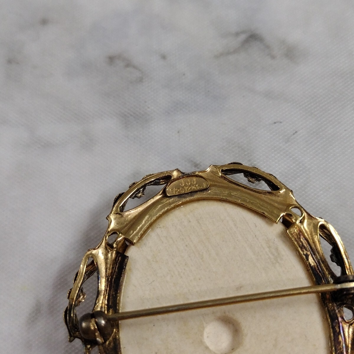 Vintage Jjj 1/20 12kgf Gold Filled Flower Cameo Brooch Pin