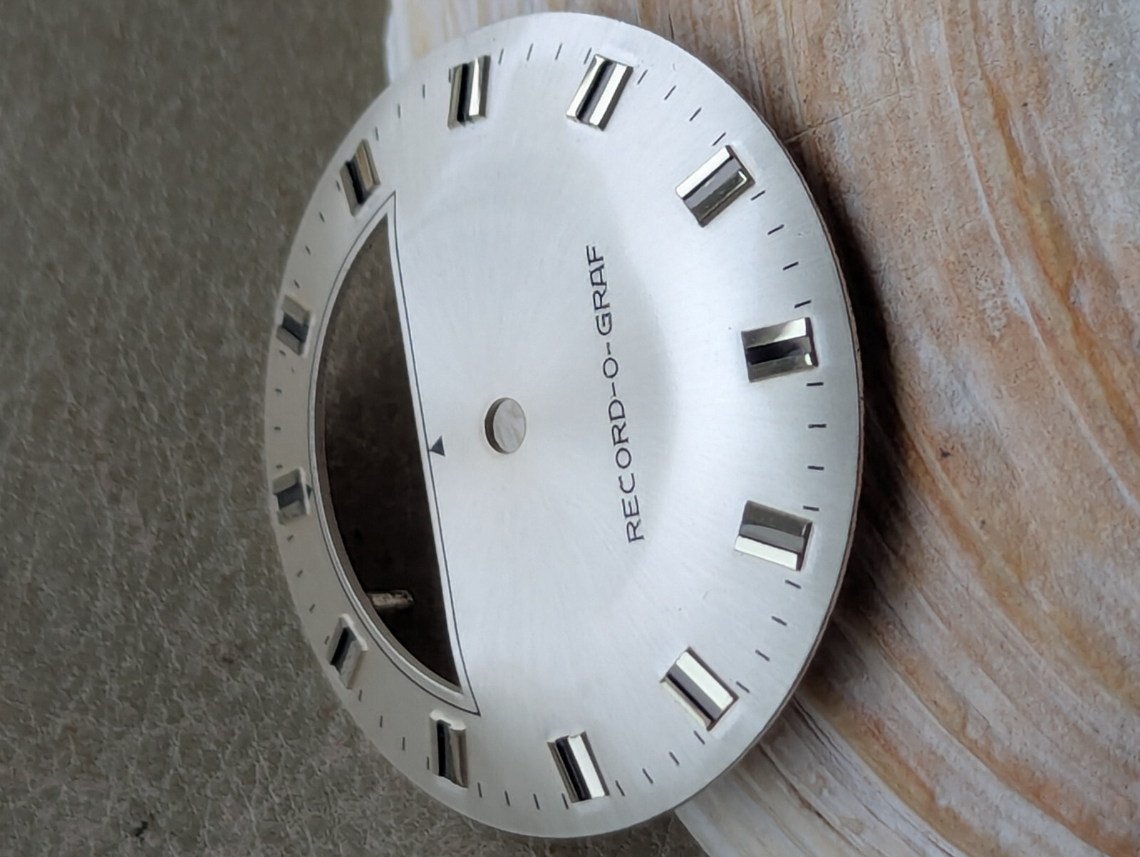 Vintage 1960/70’s RECORD-O-GRAF Satin Sunburst Silvery Gray Jump Hour Dial