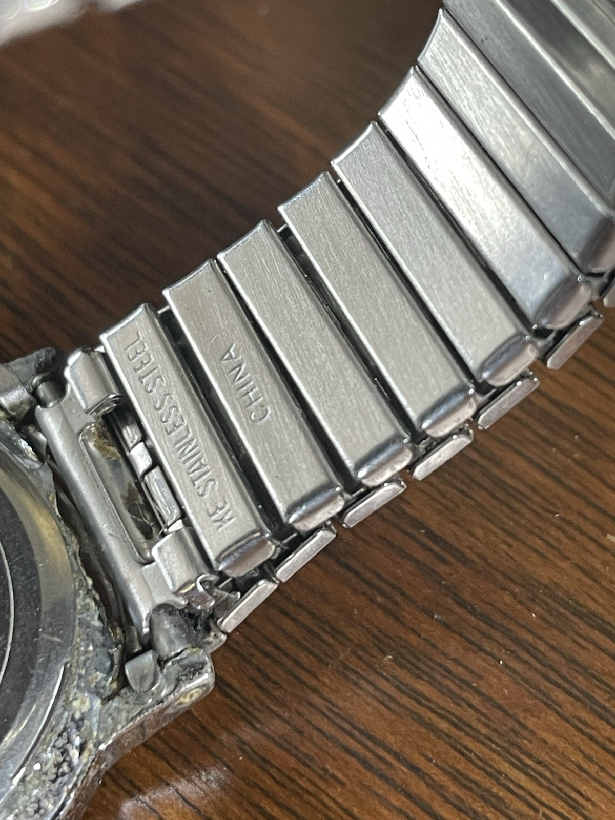 Timex LA Cell Quartz Analog Watch White Dial Arabic, Silver Expandable Band 35mm