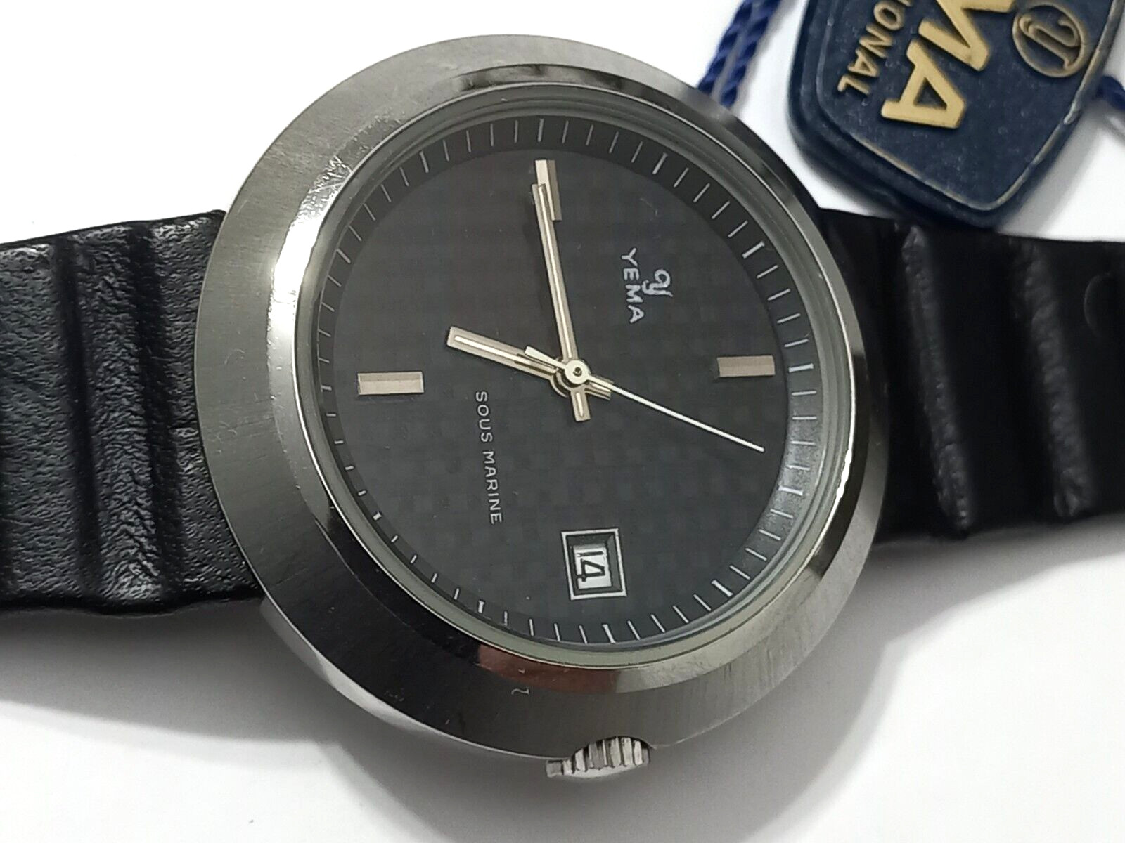 NOS 40MM 1970’S STEEL YEMA SOUS MARINE ” UFO ” AUTOMATIC DATE -RARE BLACK DIAL