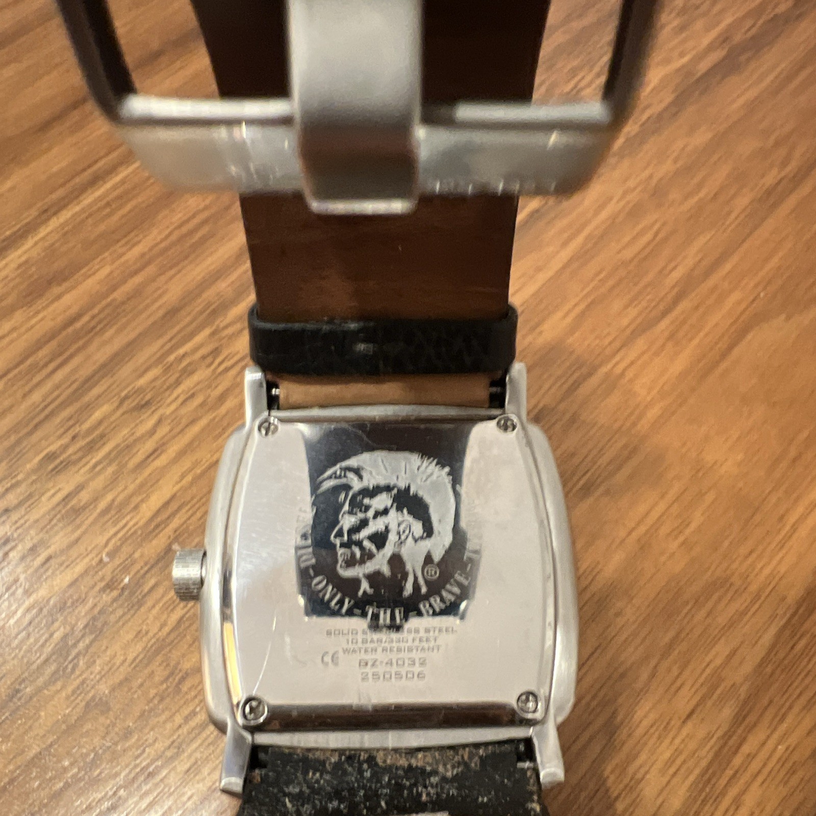 Diesel DZ4032 – 10BAR Men’s Quartz 100m Sq Silver Steel Case Black Leather Strap