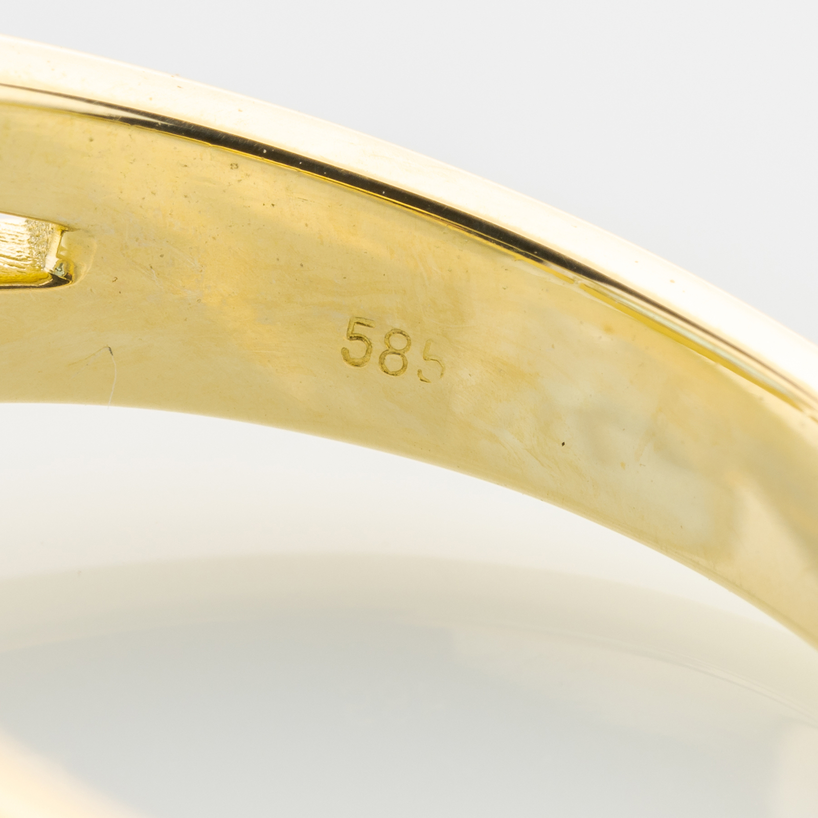 14k gold ring with an aquamarine