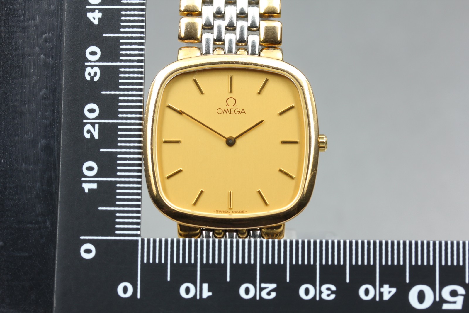 [Near MINT] 1991 OMEGA De Ville Cal.1378 30mm Gold Dial Vintage Men’s Qz Watch