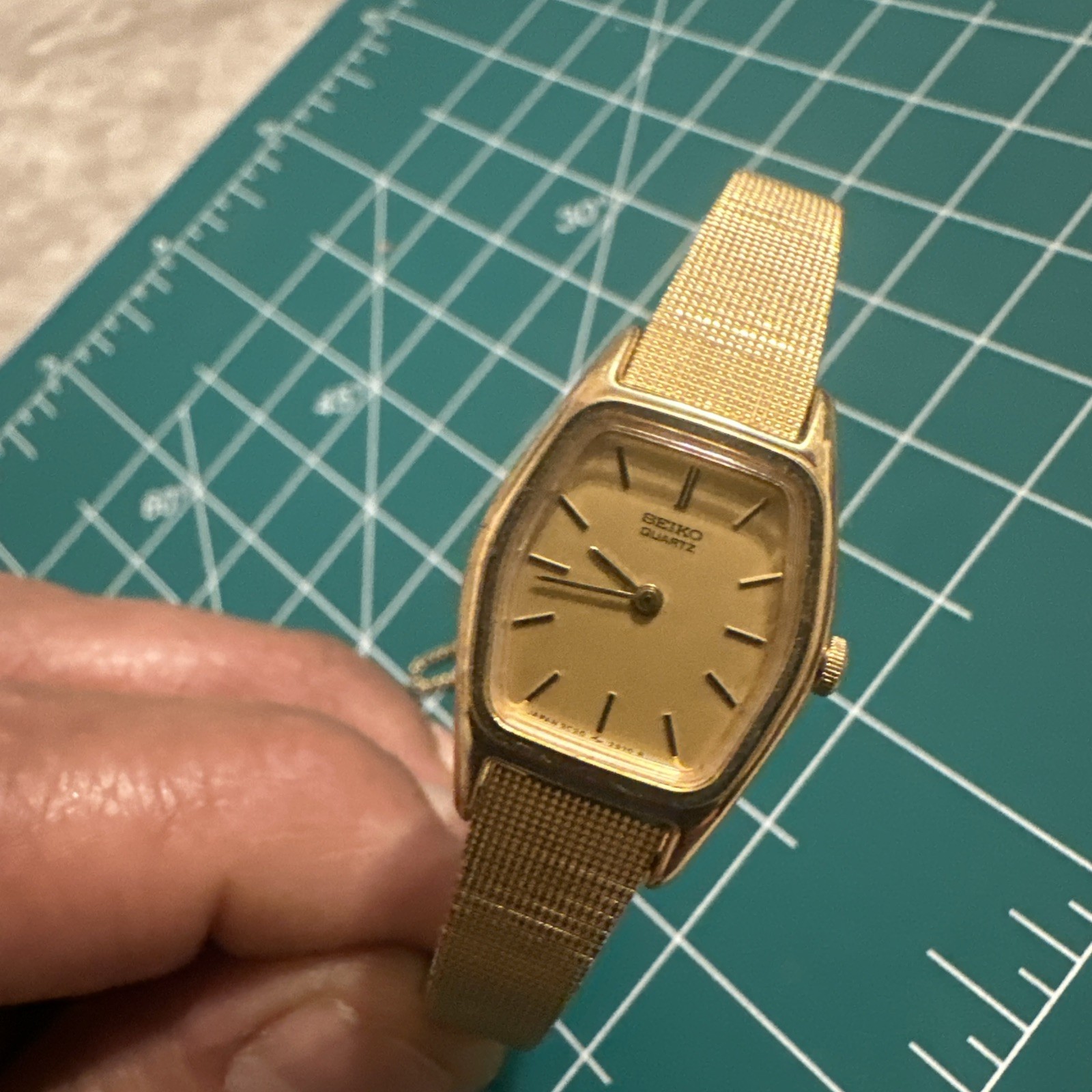 Vintage Seiko Watch Women’s Classic Luxury Gold Tone 2C20-6440 Gold Dial