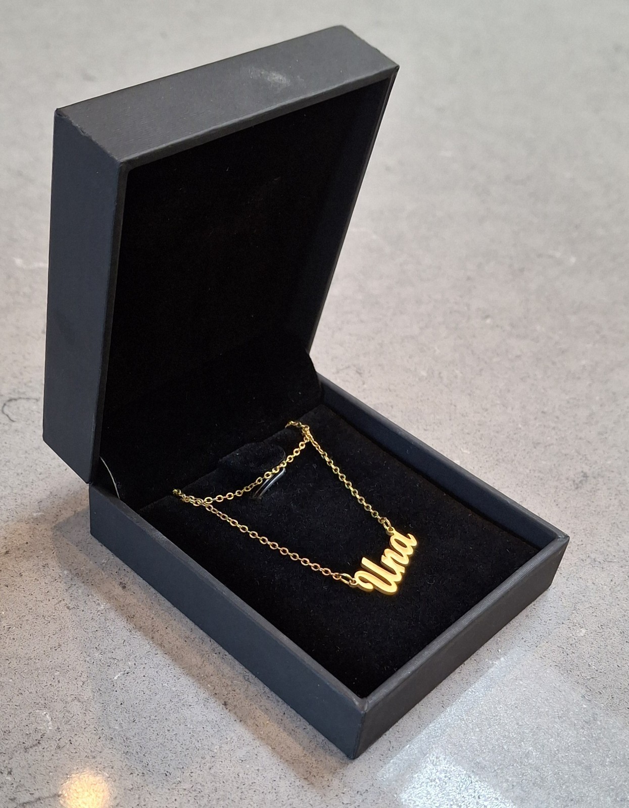 UNA Pendant Necklace