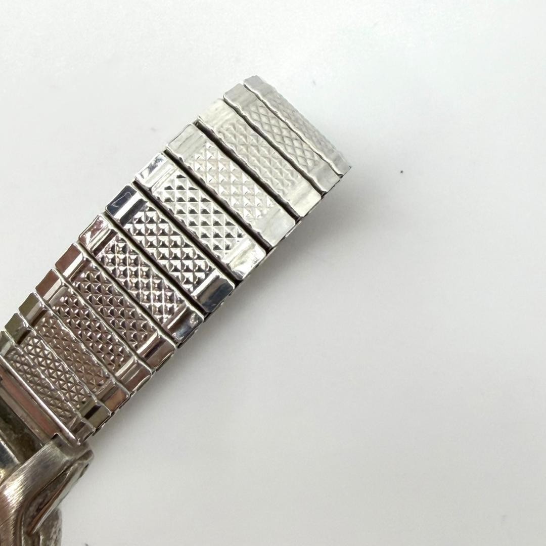 Vintage Seiko round watch, new battery, bellows movement, women’s, working.