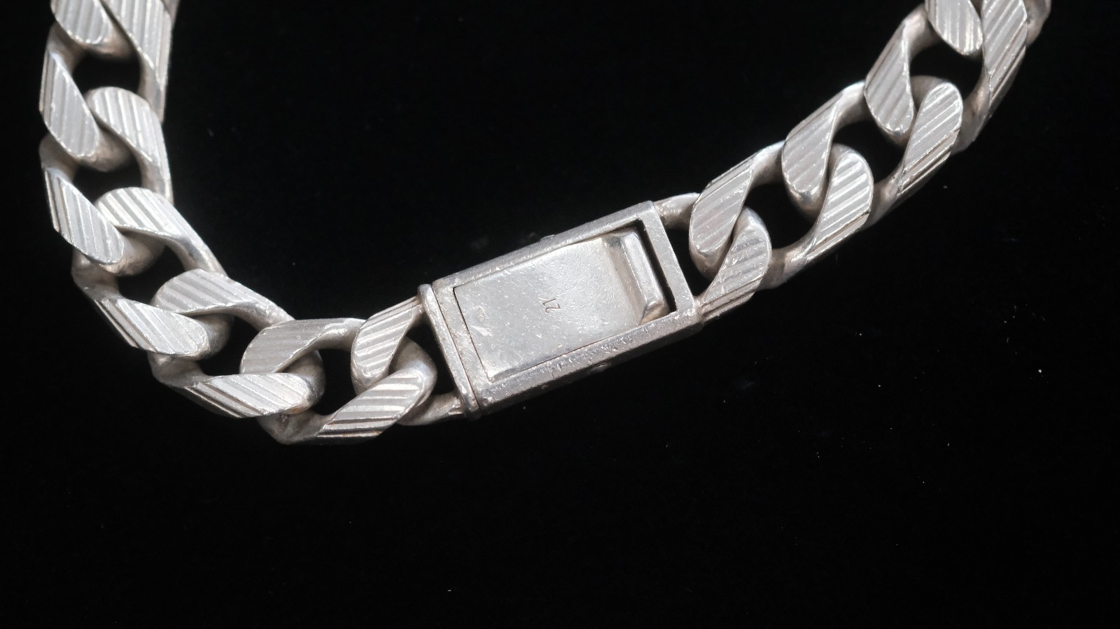 Gucci Sterling Silver Curb Link Heavy Bracelet 58.9g 9 INCHES LONG 10MM WIDE